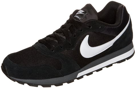 Nike md runner 2 black and white